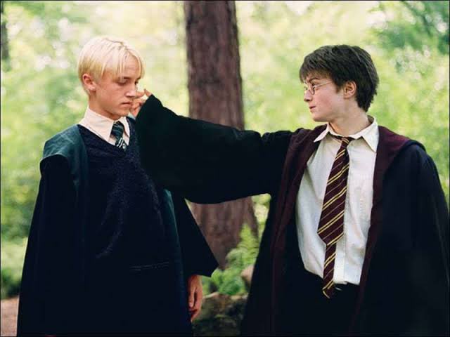 HogwartsMEMES's tweet photo. Harry: ikagagalit ba ng Ministry of Health kung ako ang magbabakuna sayo? https://t.co/6HAcyuEKJ1