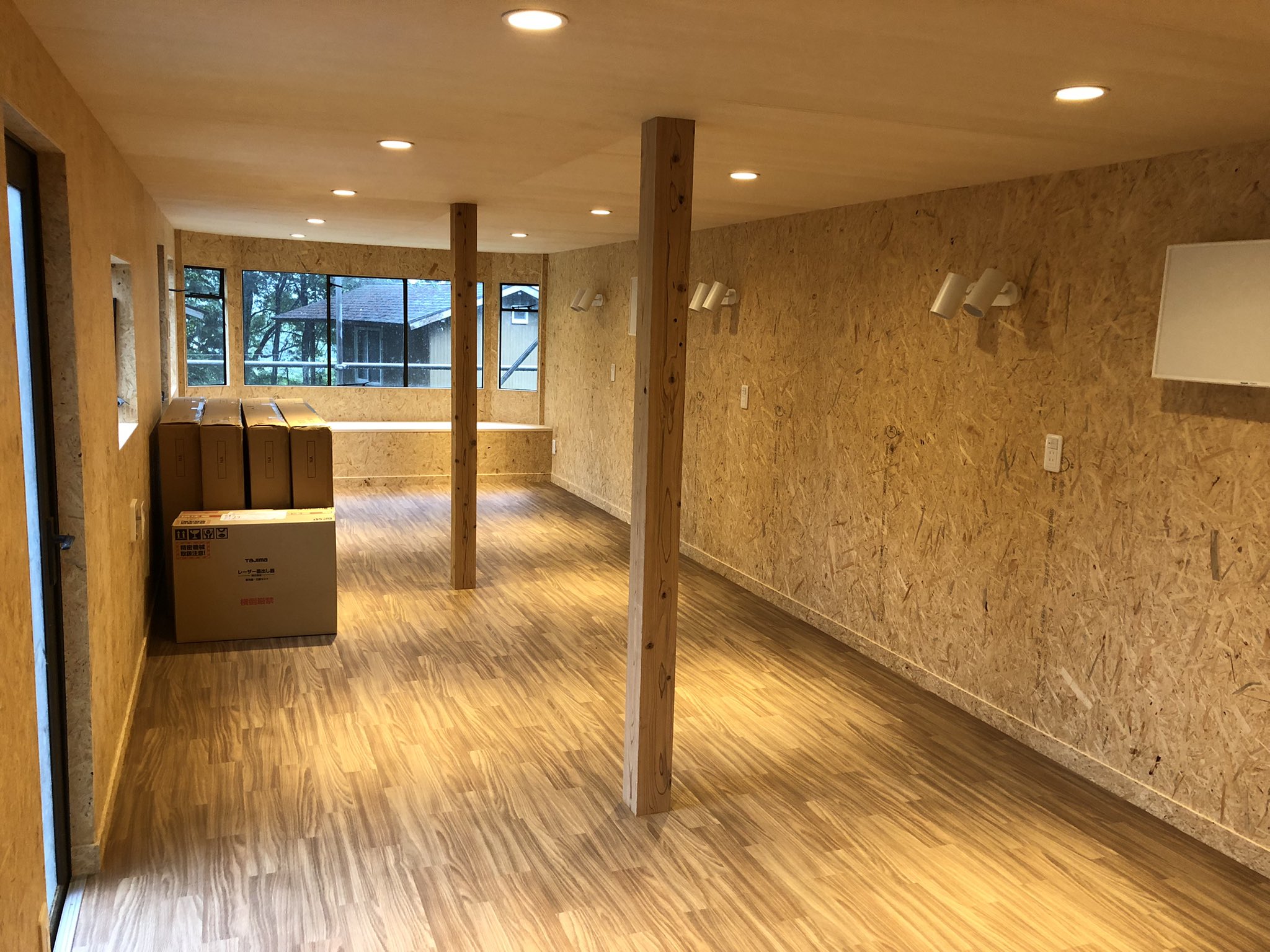 Twitter 上的 喜連川ファミリーキャンプ場スタッフ トレーラーハウスの改装 が終わりました 壁はosb合板 天井はシナベニヤで床はフローリング調のcfシートです 子供達の工作室 に仕上げます キャンプ キャンプ場 栃木 さくら市 T Co Uggmc4zqjc Twitter 上的 喜連川ファミリーキャンプ場スタッフ トレーラーハウスの改装 が終わりました 壁はosb合板 天井はシナベニヤで床はフローリング調のcfシートです 子供達の工作室 に仕上げます キャンプ キャンプ場 栃木 さくら市 T Co Uggmc4zqjc