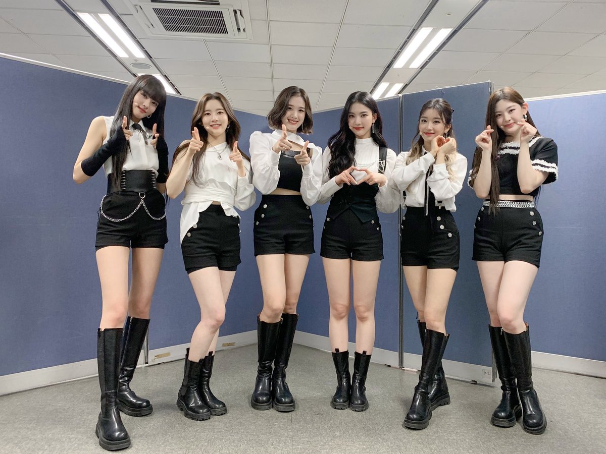 STAYCHARMTW's tweet photo. ⠀ ˒ ❏. ⠀ 𝗦𝗧𝗔𝗬𝗖 ╱ ⠀ #⃝ıs ⠀ゞ⠀ goıng 𝕕𝕠𝕨𝕟 ⠀ 📸 ⠀— todαч’s ᥱvᥱnt › #SCREAMFORNS
Uniformaditas estamos presentes en el #NIGHTSINSCB apoyando a las diosas de @NIGHTSINTWT! ¡Les deseamos todo lo mejor! 💜🥺 https://t.co/e3fikfG5Rp