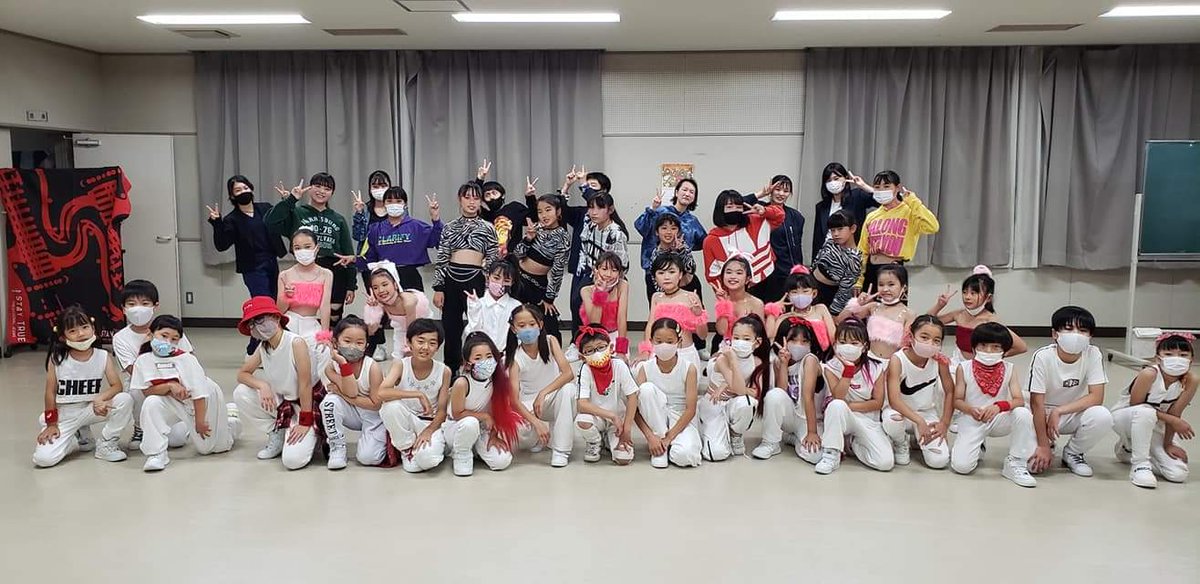 ohshow777's tweet photo. 岩ばろー岩国❗応援企画❗

7/18(日)10:00～17:00フジグラン岩国６階
ミュージカル「天使にラブソングを・・・」
CLIMAX&amp;JUNO&amp;Hのコラボで公演します🎵
1st  13:00～      2nd  16:00～
入場無料❗応援をお願いします❗お楽しみに🎵

#ミュージカル #天使にラブソングを #岩国市 #フジグラン岩国 https://t.co/838i0pigm9