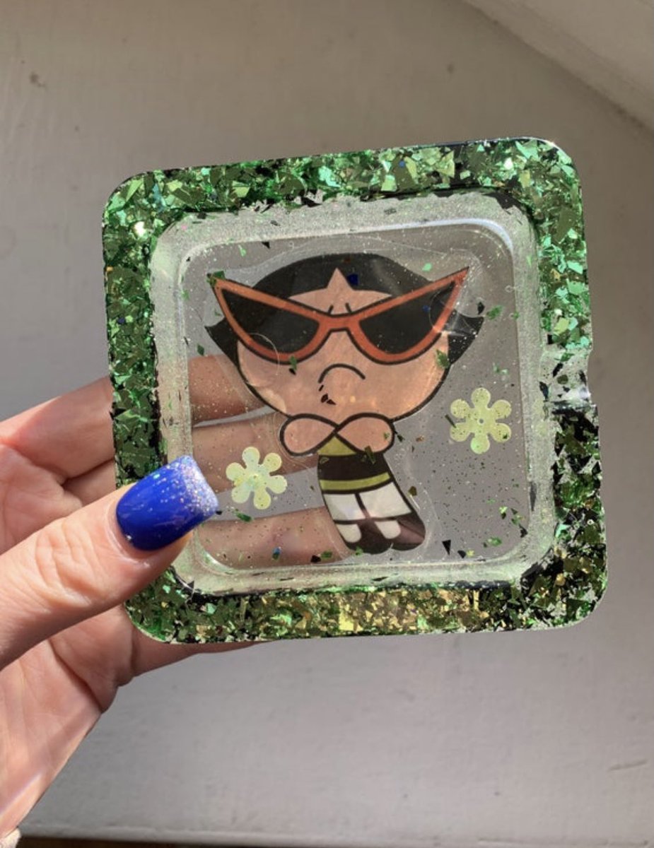 alexavec's tweet photo. hi i make resin ashtrays &amp; it would mean the world to me if you fav/retweet this to help me spread the word ♡✨ https://t.co/nYtlCCYYbQ https://t.co/B6g08QPwXb