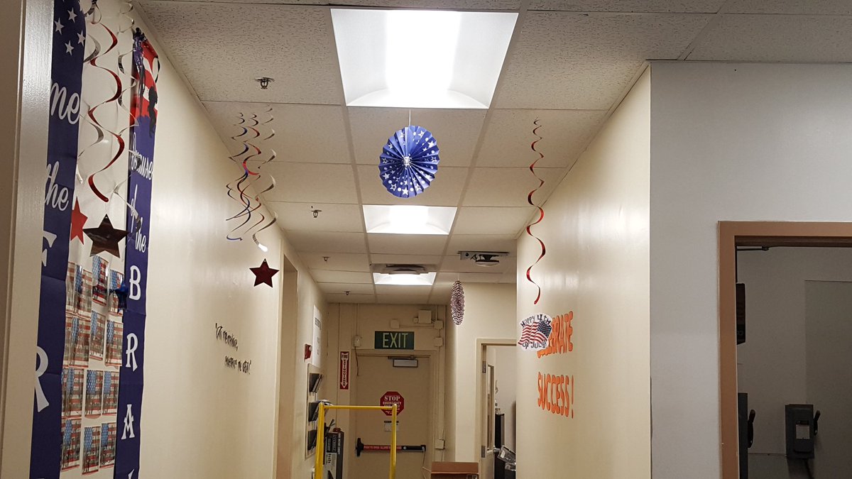 RobynLAVOIE10's tweet photo. @8539 Setting up for 4th of July https://t.co/S3qonR0S1s