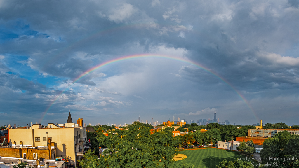 What an incredible gift for the last day of Pride month! 🌈🏳️‍🌈🌦️#chicago #pride #chicagopride