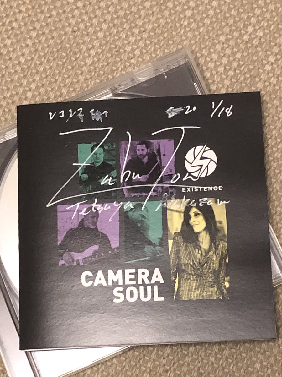 Uv1sONUyAGhTNB9's tweet photo. 間に合ったかな!?
昨年のラグナイで、ざーさんにサインをいただいた前作です!
#CAMERA_SOUL
#朝リズム https://t.co/xApKtNbJzQ