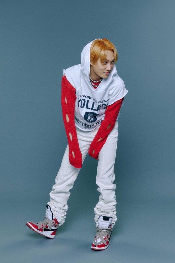 A photoshoot today. I can’t wait to finally show what I’ve been working with soon. 🤫