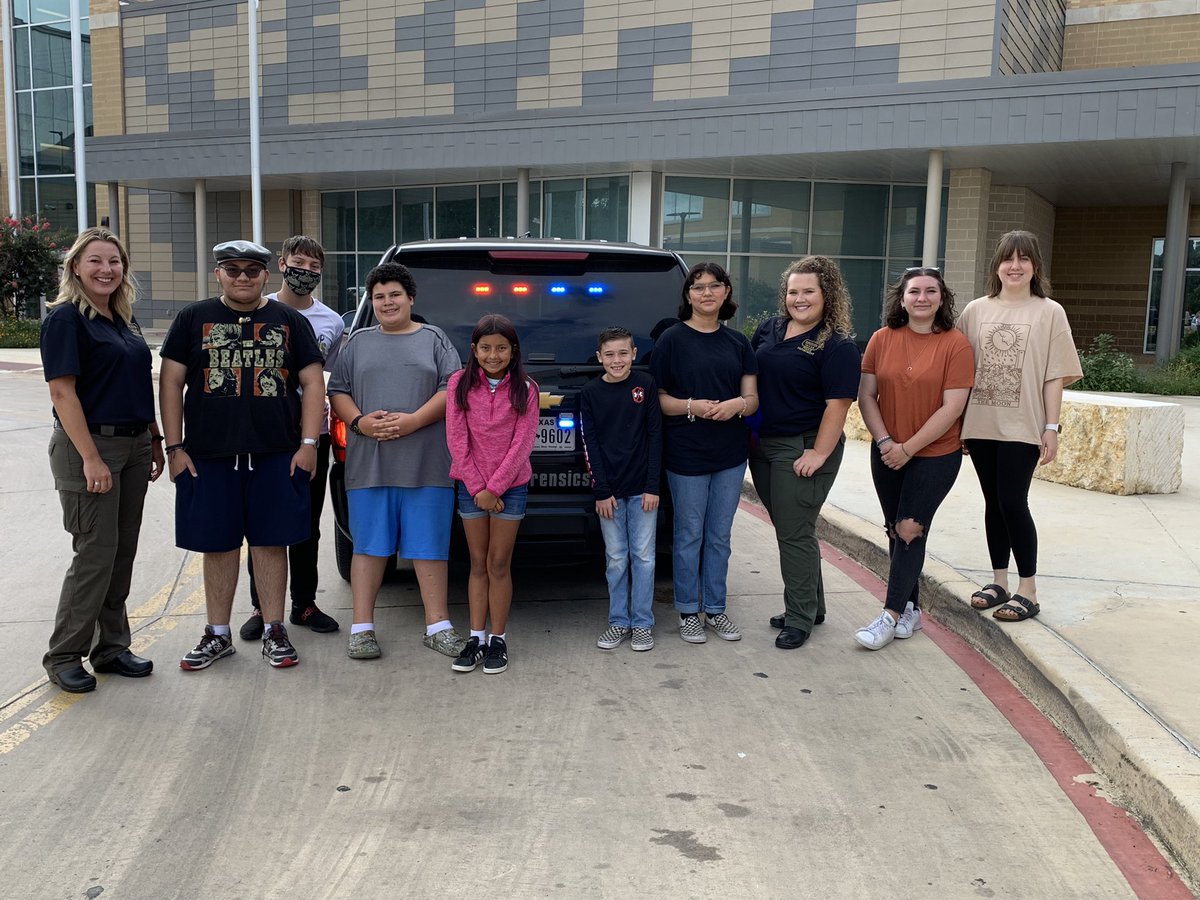 ProchnowSci's tweet image. This week is Middle School CSI camp week. Thank you to Seguin PD Forensics Unit for coming back again! And thank you to Georgia from last week’s camp for the Lego creation. @SeguinISD @SPDTX @PeteSilvius @JackieSilvius @PattiStager @KarleeEYoung @AlPape155 #matadorfamily
