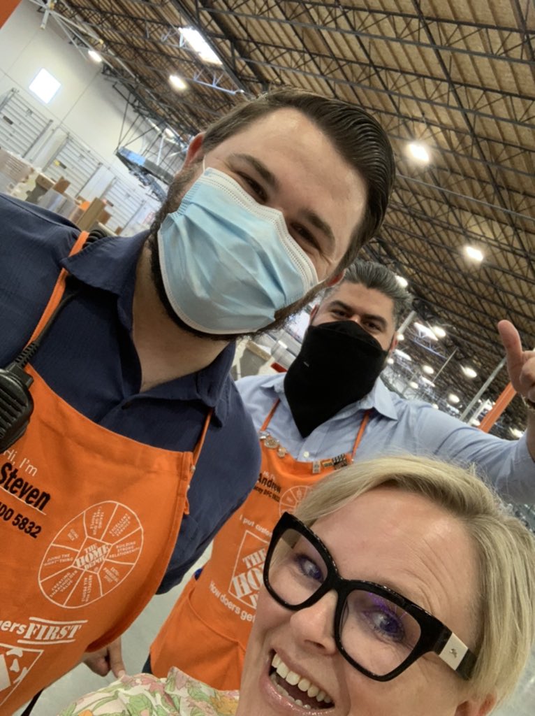 Kelly Schnatter tweet media