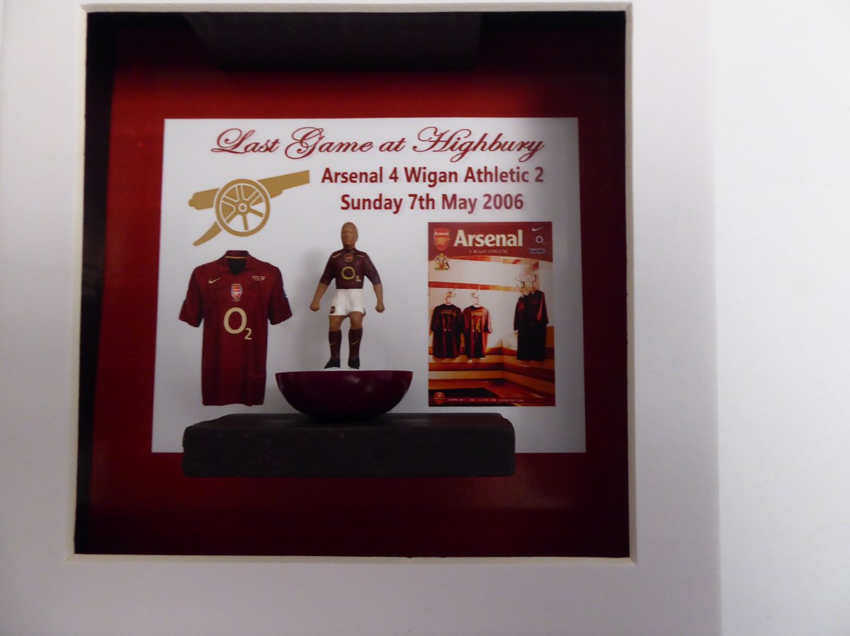 helcol123subbu1's tweet photo. Another #subbuteo framed #Arsenal artwork on its way to a new home. DM for details @helcol123subbu1 Or you may be interested in the individual mini kit frames. This celebrates the last game at #HIghbury What a day! #afc #arsenalfc #arsenalnews #arsenaltalk #arsenalfans #gooners https://t.co/QzbZLLEshK