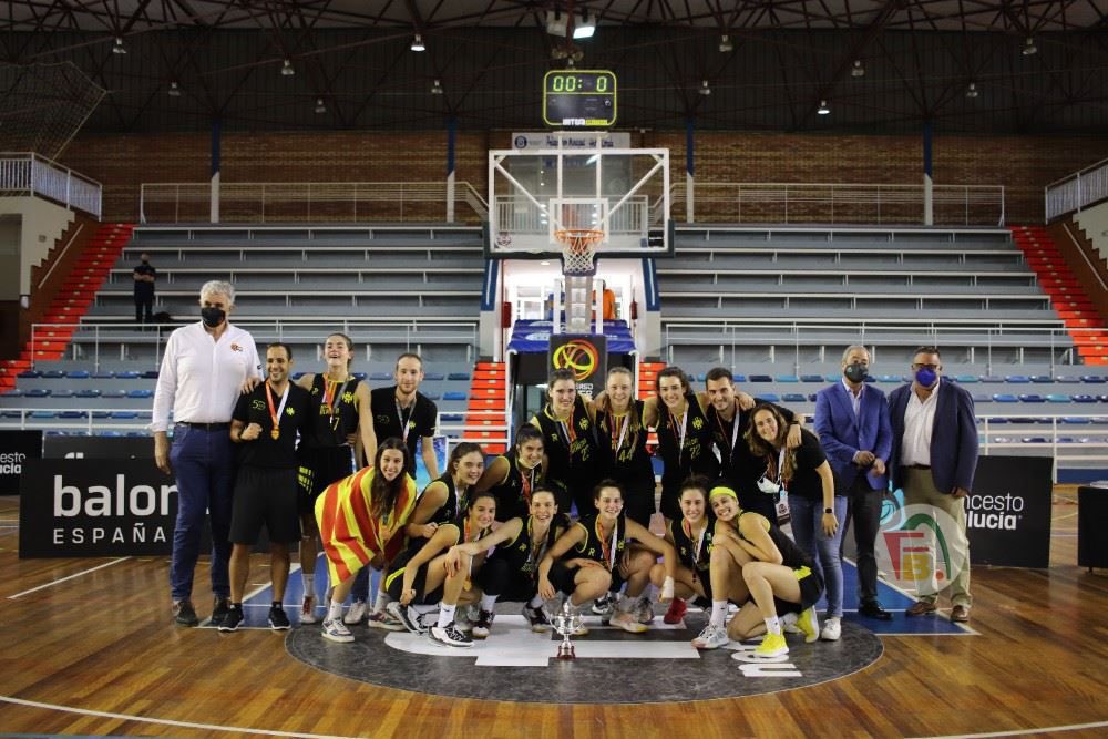Amb aquestes dues imatges conclou la temporada 2021-2021 : Primeres de Catalunya 🥇 i terceres d’espanya 🥉