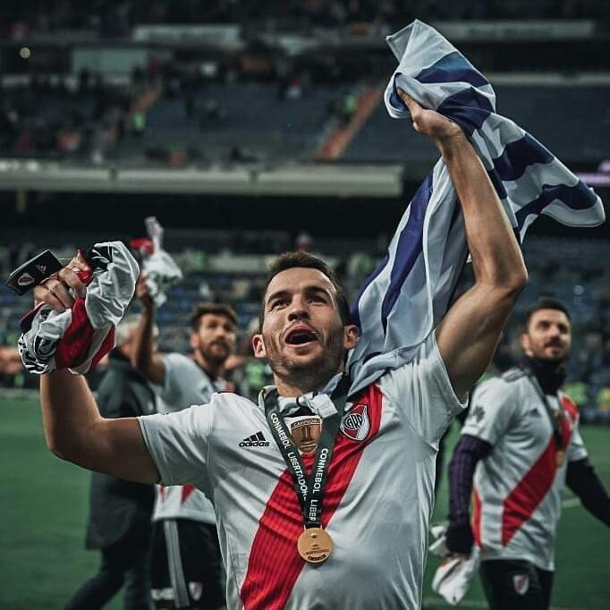 mdepasesuru's tweet photo. Camilo Mayada (31) va a jugar en Libertad (🇵🇾).

El futbolista ya está en Paraguay y en las próximas horas firmará, para convertirse en nuevo refuerzo del gumarelo. https://t.co/SFPakpVwUV