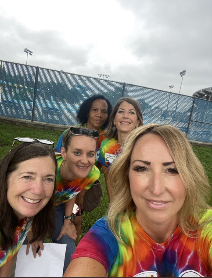 HeberHunt's tweet photo. Heber Hunt Photo Hunt: Picture in front of a pool
#oneteamonedream #hhphotohunt https://t.co/0Hks5f8unT
