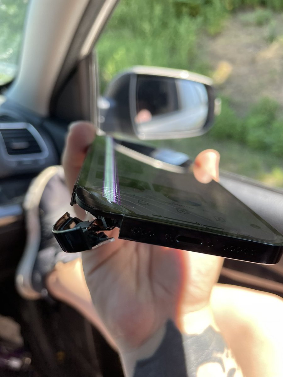 daddiesangel4's tweet photo. So yesterday I broke my iPhone 12 Pro! Apple is refusing to fix it or replace it with out me paying then 99$. It broke because it has a defect on the corner! I pulled my case off and it shattered the front and back of my phone. A gentleman from Apple said he has seen this before https://t.co/IIIKZljplP