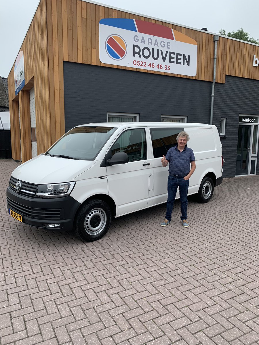De VW Transporter gaat mee naar Emmen!!🚐 Bedankt Henk voor de opdracht en veel rijplezier met de bus!!👍