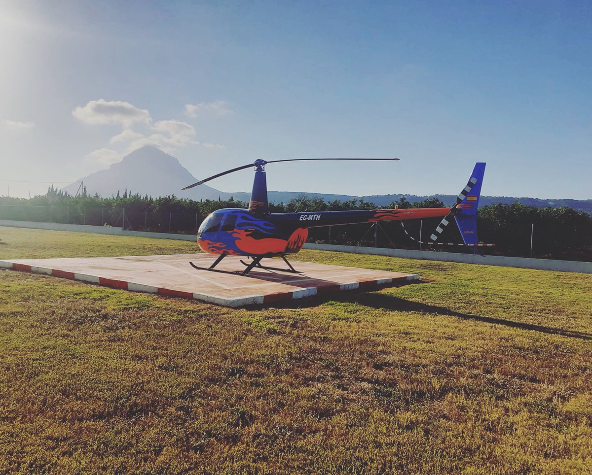 HeliportXabia's tweet photo. Bienvenido EC-MTH!!! #heliportxabia #robinson44 #r44 #xàbia #jávea @CentreAviation https://t.co/D54SR3eEU4