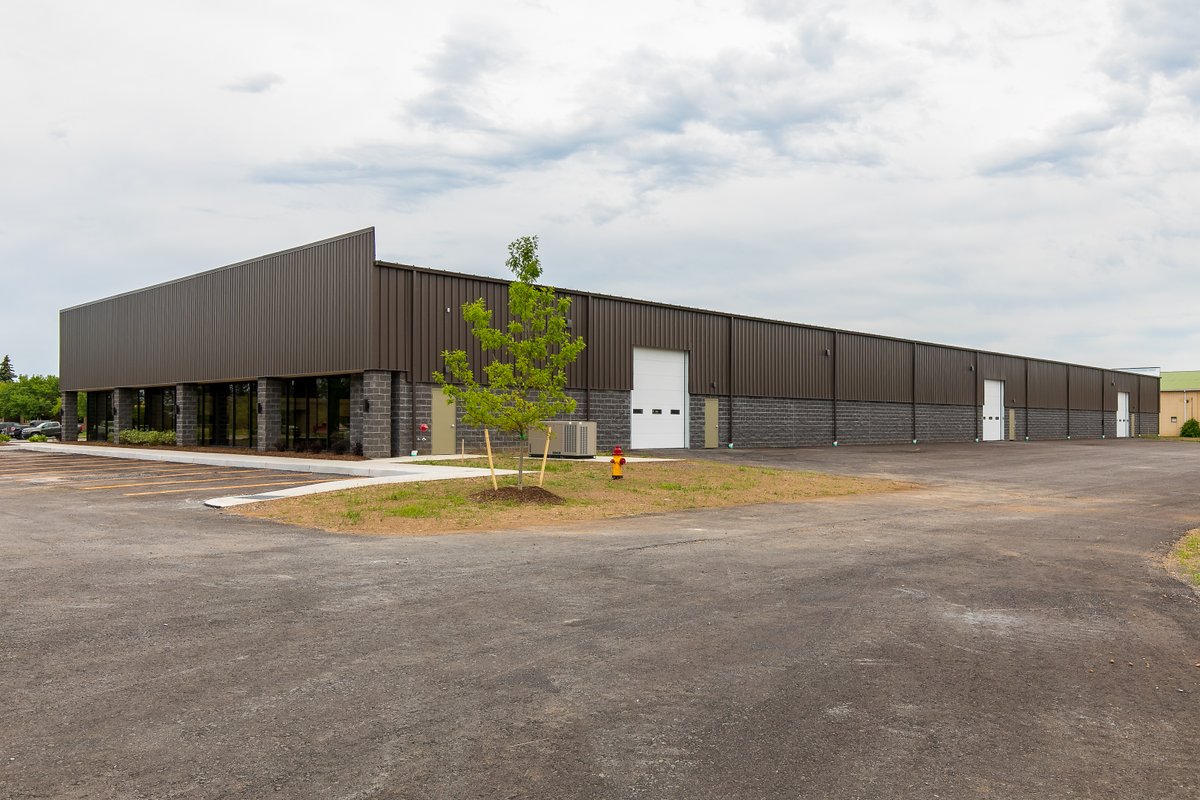 ✨Another Completed Project Alert!👏
We have finished this 30,500 Sq Ft flex space at 1119 Corporate Drive East in Farmington.
This new build is located just minutes from the NYS Thruway and is right next door to the first building we constructed for them, Home Power Systems.