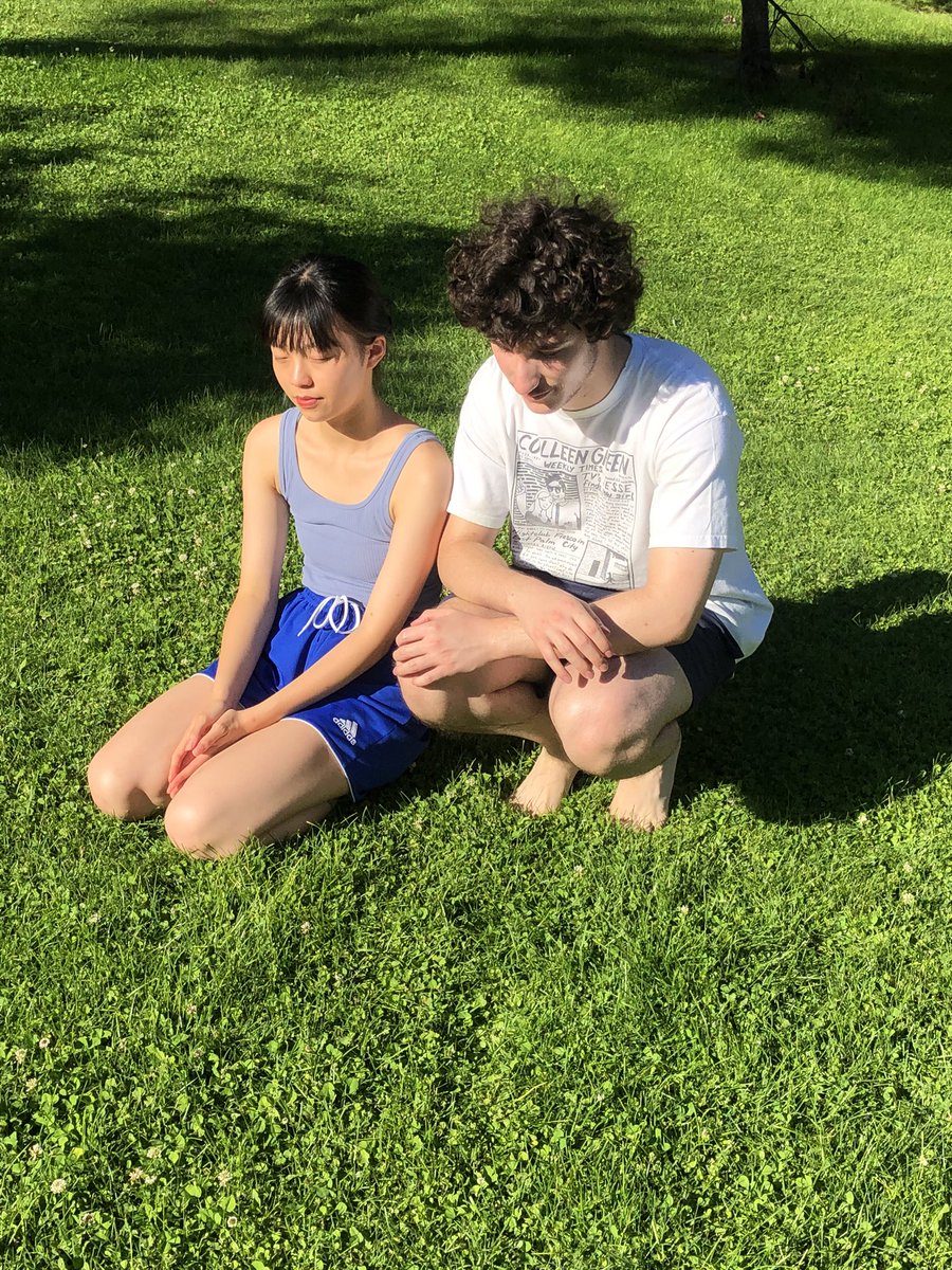 amigas, esta noche a las 00:00 sale nuestro nuevo tema ‘Si no me siento’, aunque como podéis ver aquí sí que estamos sentad@s :-)

Podéis hacer el presave aquí: links.altafonte.com/2m7mvr8 para recibir la sorpresa! 🙋🏻‍♀️

🏡 <a href="/FLicenciadas/">Futuras Licenciadas</a>