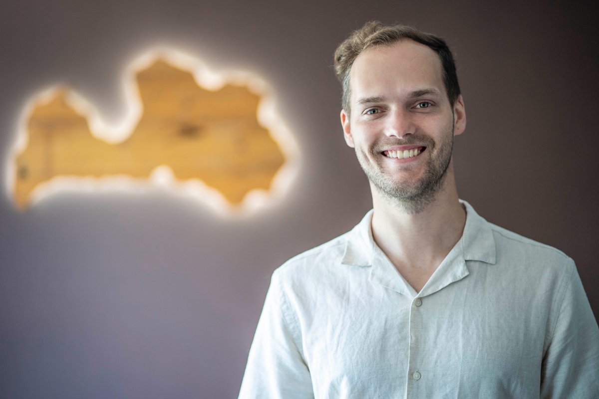 TUESILV's tweet image. “Visu laiku bija robežas - darbs ir darbs un mājas ir mājas. Pēkšņi tas viss saiet vienā vietā un robežas mentāli pazūd.“ Biznesa inkubatora vadītājs Gints Reķēns #TUESILV #NVOCovid2021 tuesi.lv/jaunais-normal…