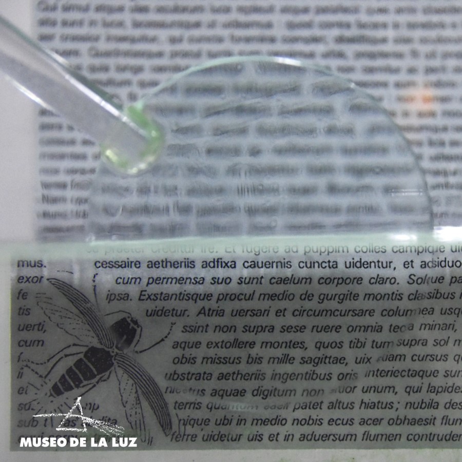 ¡La #refracción de la luz produce efectos sorprendentes! 😮 Por ejemplo, hace que un objeto transparente se vuelva #invisible al ser sumergido en un líquido donde la #luz viaje a la misma velocidad. 💧🔍

Maravíllate en nuestro canal de #YouTube 👉🏽 bit.ly/30gg5Ib.