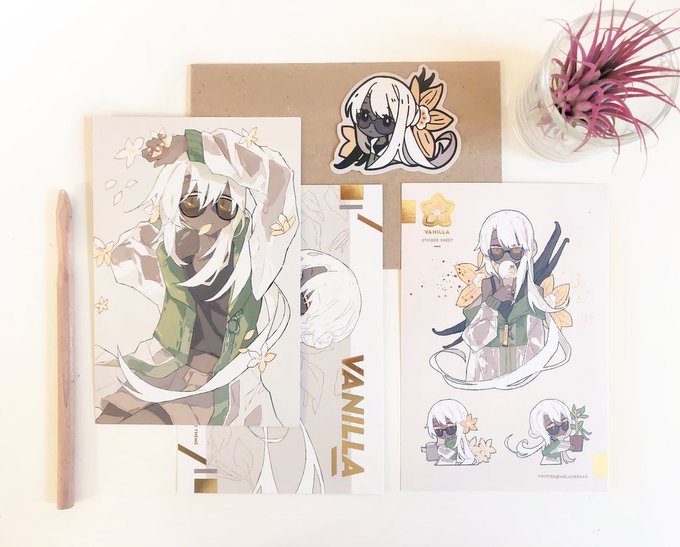 Today is the last day to pledge for July Patreon rewards. The pins are not ready to show preview picture yet so I took a picture of the stickers and postcard ☺️ 