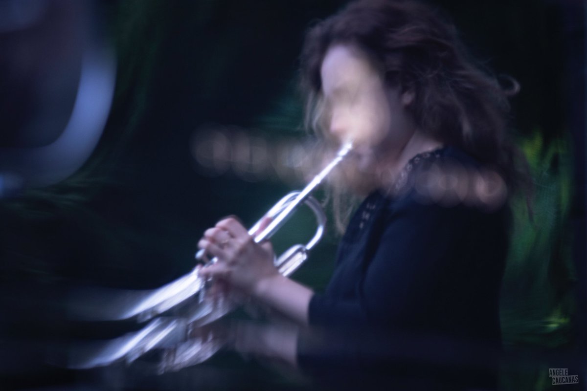 Les Flâneries Musicales de Reims, 29 juin 2021 au Domaine <a href="/lescrayeres/">Domaine Les Crayeres</a>. 
<a href="/lucienne_RV/">Lucienne Renaudin Vary</a> x Vincent Bourgeyx x Hugo Lippi x Thomas Bramerie

📷 <a href="/angelecau/">𝙰𝚗𝚐𝚎𝚕𝚎 𝙲𝚊𝚞𝚌𝚊𝚗𝚊𝚜</a> 

#flaneriesmusicales #festival #reims #music #piazzolla #summertime #trumpet #backstage #backstagephoto #photography #reimscity