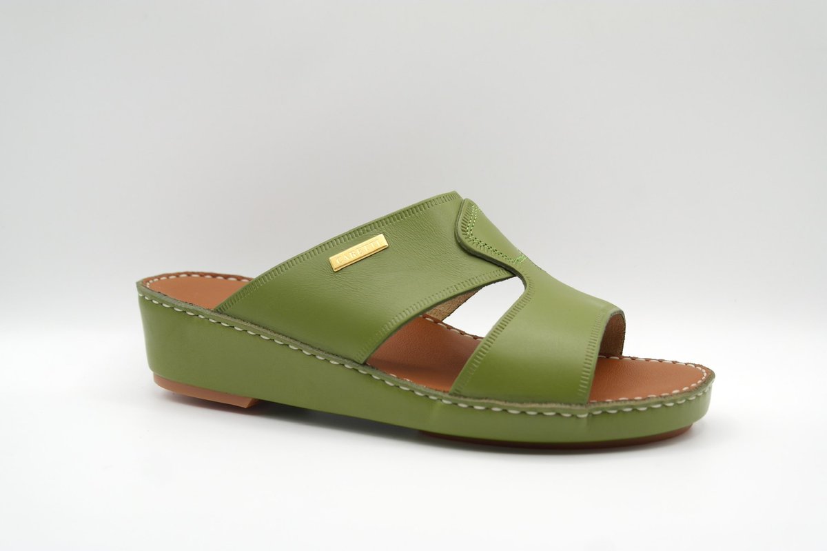 CarettiU's tweet photo. The original Arabic sandals, made with care and passion since 1897. 04-2887770 https://t.co/K9xudDBuAw
