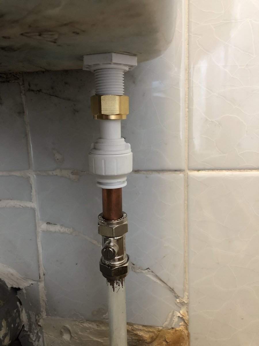 Mike21691820's tweet photo. Emergency toilet repair after the leak was causing property damage. 👍😎 all inquiries call/message 07950588599 https://t.co/ssGEINuIHl