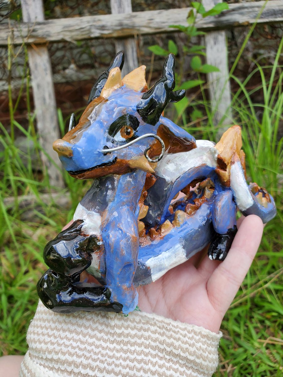 creepitsurreal's tweet photo. @FursonaPins #UnityArtContest
Just pulled this ceramic statue of Drew out of the kiln! Every part is hand sculpted^^ more views in the thread! https://t.co/o4KIUJ3lZz