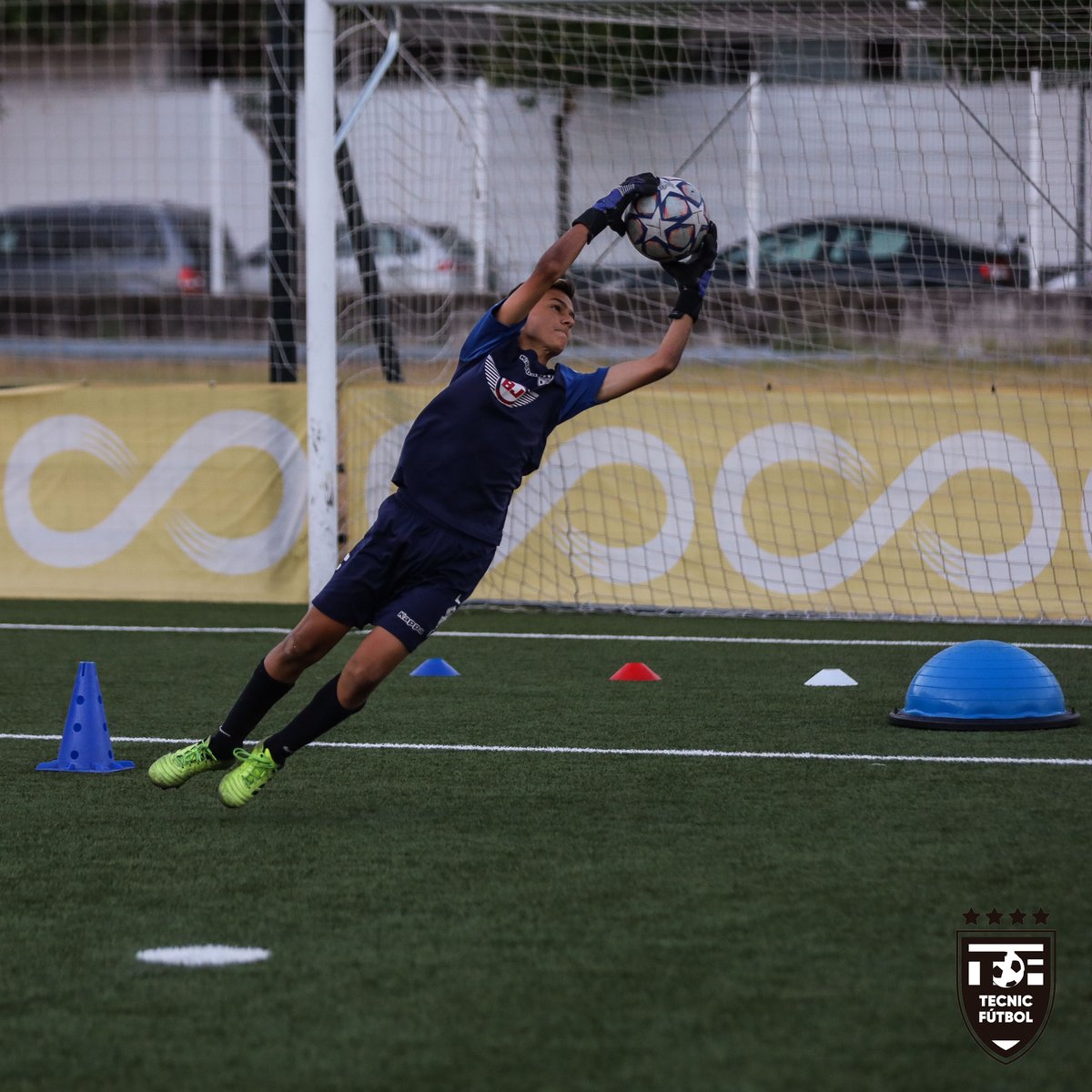 👐
🙌
⚽

¡𝗕𝘂𝗲𝗻𝗮𝘀 𝗻𝗼𝗰𝗵𝗲𝘀 𝘀𝗲𝗴𝘂𝗶𝗱𝗼𝗿𝗲𝘀!