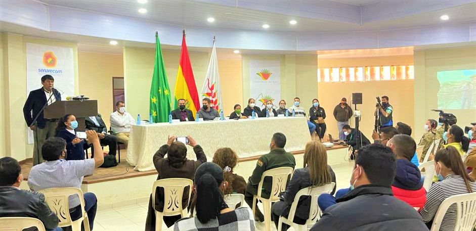 senarecom1's tweet photo. El director ejecutivo del SENARECOM, Mauricio Mamani Coro, inauguró la Oficina Regional de esta entidad en el departamento del Beni, en el marco del convenio suscrito con el Gobierno Autónomo Departamental del Beni.
#Senarecom
#TrabajandoConElSectorMinero
#VamosASalirAdelante https://t.co/EhWdlIOKJt