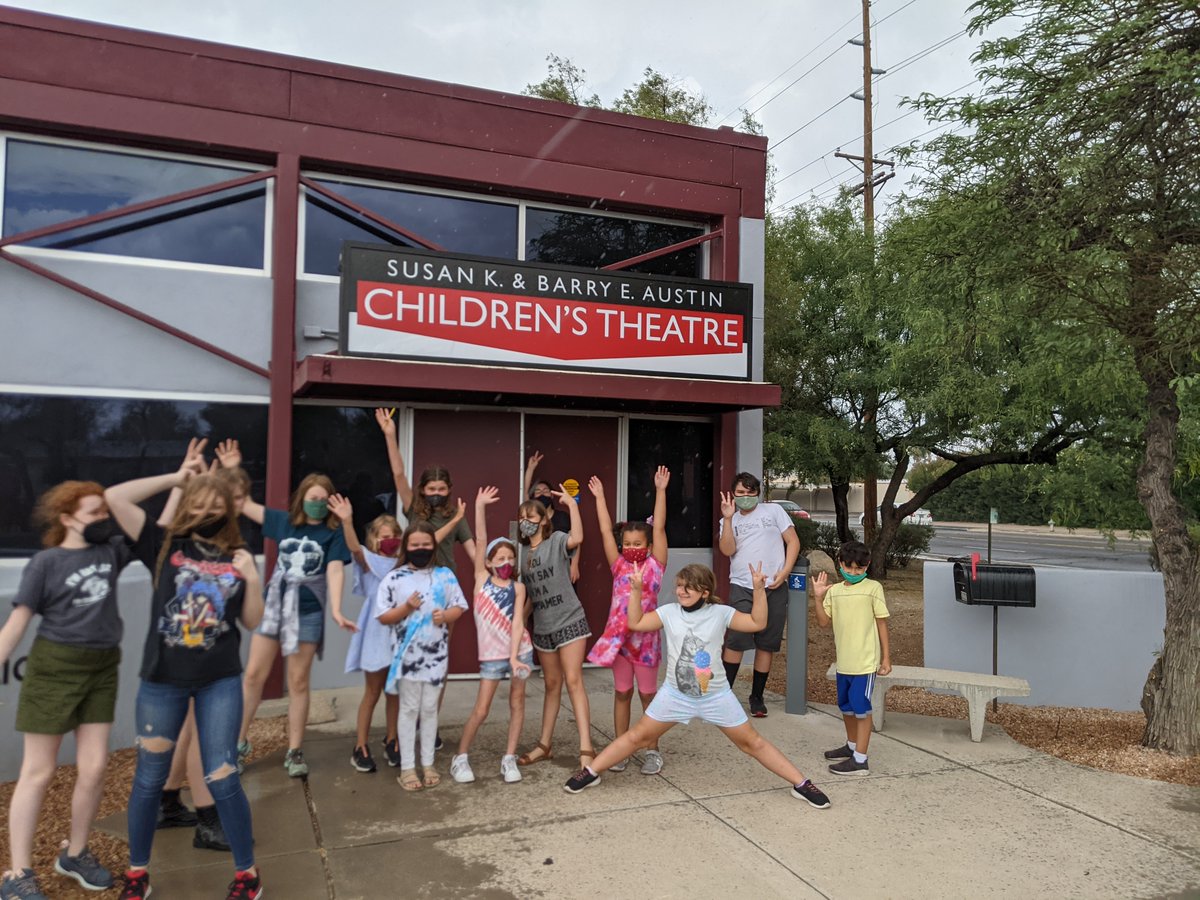 Summer campers enjoying the rain! livetheatreworkshop.org/education/clas…