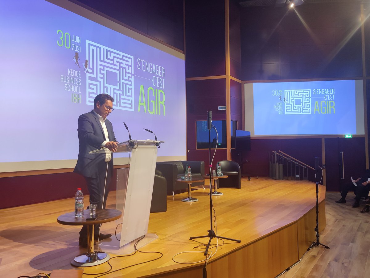 UPE13_'s tweet photo. 📸 #AGUPE13 | Ce soir, l'assemblée générale "S'engager c'est agir" placée sous le signe de l'engagement, a rappelé l'impact positif des entreprises pour notre économie et notre territoire. Retrouvez quelques photos. 👇 https://t.co/6vebCbeft4