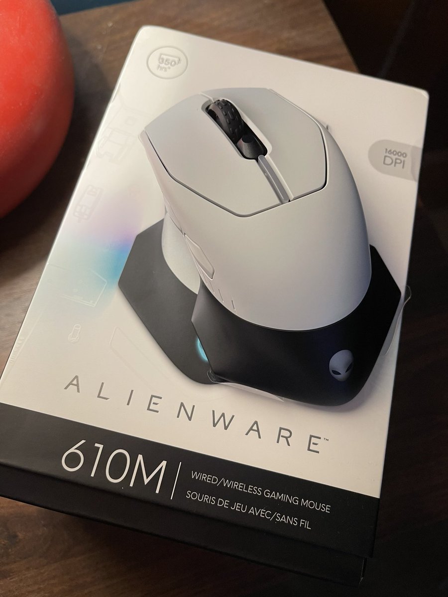 simmunky's tweet photo. This bad boy just showed up and the BIG box arrives tomorrow!! #gaymer #futureyoutuber #alienware #waitingfortherestofmyrig https://t.co/5V8JxlK21a