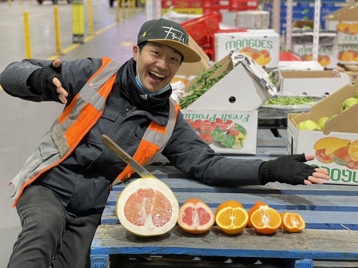 thefruitnerd's tweet image. Just had a great chat on @abcmelbourne with @dontattempt about all things citrus! David’s grapefruit nickname “cat’s bum” weren’t quite the words I would use, but hey I’m not the word nerd 🤓! A pomelo for me please!