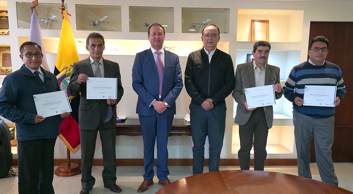 DGAC_Ecuador's tweet photo. Funcionarios de la #DGAC que culminaron su etapa laboral en la institución resaltaron la gestión del Director General, Comandante, Anyelo Acosta y agradecieron a la institución por  ser parte de su desarrollo profesional y personal. https://t.co/m82pqLf6T1