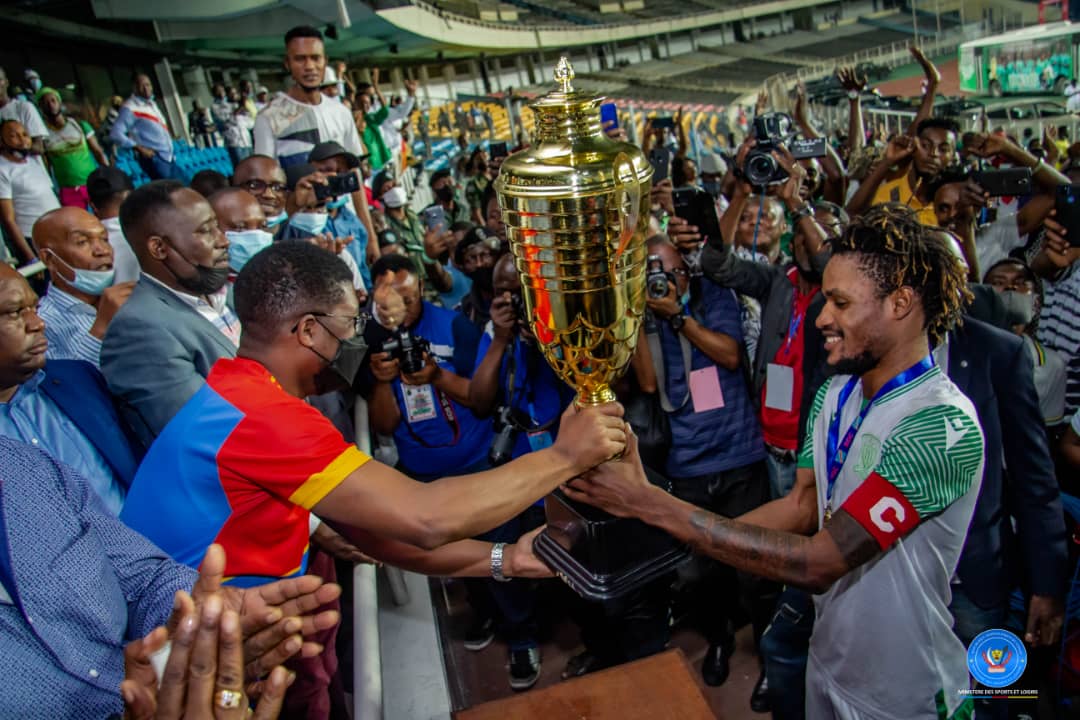 serge_nkonde's tweet photo. C'est avec un sentiment sportif que j'ai assisté ce mercredi 30 juin au stade des Martyrs au dernier match de la coupe du Congo entre SM Sanga Balende vs DCMP (0-1). Félicitations aux immaculés et courage aux sang et Or.
#CongoNaMotema❤️
#BendeleNaMaboko🇨🇩 https://t.co/NJ3HDYf4xS