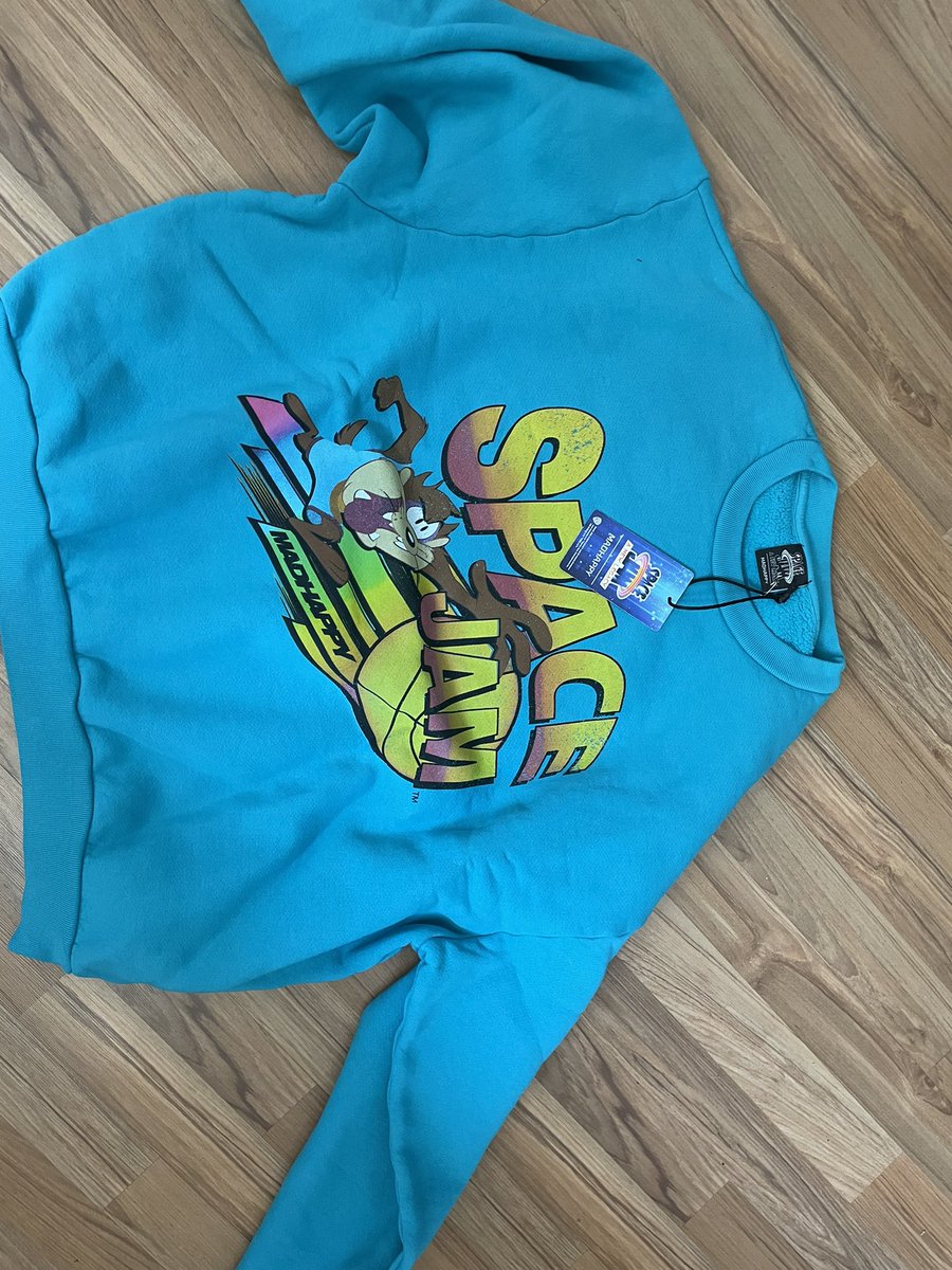 leximaison777's tweet photo. Selling this oversized mad happy crewneck. It has never been worn, size large. Dm me! https://t.co/UvLhVoyoHj