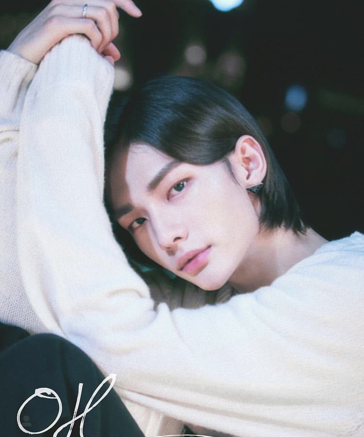 notarieslol's tweet photo. #Hyunjin #StrayKids 
does it ever drive      just how fast 
you crazy?                  the night     
                                       changes https://t.co/uJaVjmUHPY