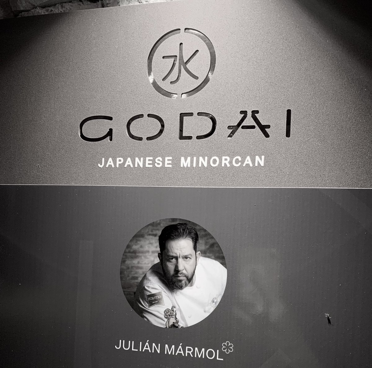 .<a href="/MarmolJulian/">Julian Marmol</a> ya cocina en el nuevo GODAI, el único japo~menorquín de la isla. Con productazo también local, sabores nítidos y buena parte del equipo de <a href="/Yugo_The_Bunker/">Yugo The Bunker</a> para el rodaje inicial. 

No hay ningún otro asiático de este nivel en Menorca.