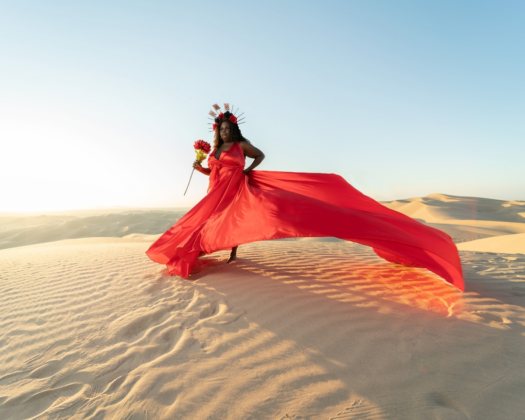 “Every woman is a queen, and we all have different things to offer.” – Queen Latifah (Blog post for session dropping tomorrow)

#blackqueenphotography #sandiegophotographer #flyingdress #santorinidress #desertphotoshoot #blackfemalephotographer #blackmodel