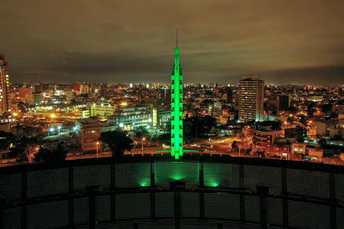 SUATcontigo's tweet photo. Felices y emocionados de estar cumpliendo 30 años de vida! En conmemoración de nuestro 30ª aniversario y en homenaje al personal de la salud, esta noche  iluminamos edificios emblemáticos de color verde esperanza, verde de la salud, verde SUAT, 30 años contigo. Con todo! https://t.co/qviOVTBrUY