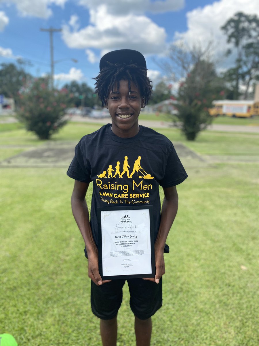 iamrodneysmith's tweet photo. I drove to Louisiana to meet a young man named Norris who has been mowing free lawns for over 4 years . See the picture of my FB post explaining his story https://t.co/RT32LqdhKo