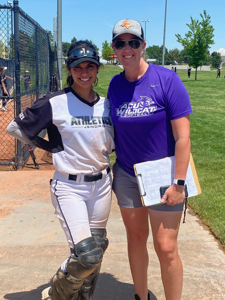 Meeting another one of Miranda’s amazing <a href="/ACU_Softball/">ACU Softball</a> coaches! <a href="/catyreeves/">Caty Reeves</a> @CoachFarler @CoachJess_ <a href="/triplecrownspts/">Triple Crown Sports</a> <a href="/BrianJendro/">Athletics jendro</a>