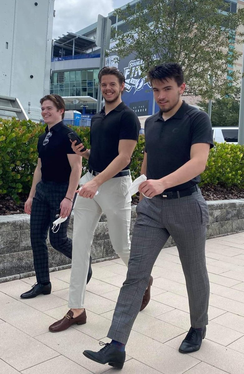JFPoirier's tweet photo. Un fan fini du Canadien, Marco Bonneville, m'a refilé cette photo qu'il a prise aujourd'hui de trois gars qui jouent un gros match ce soir... #habs @RC_Sports https://t.co/ep4A461vHo