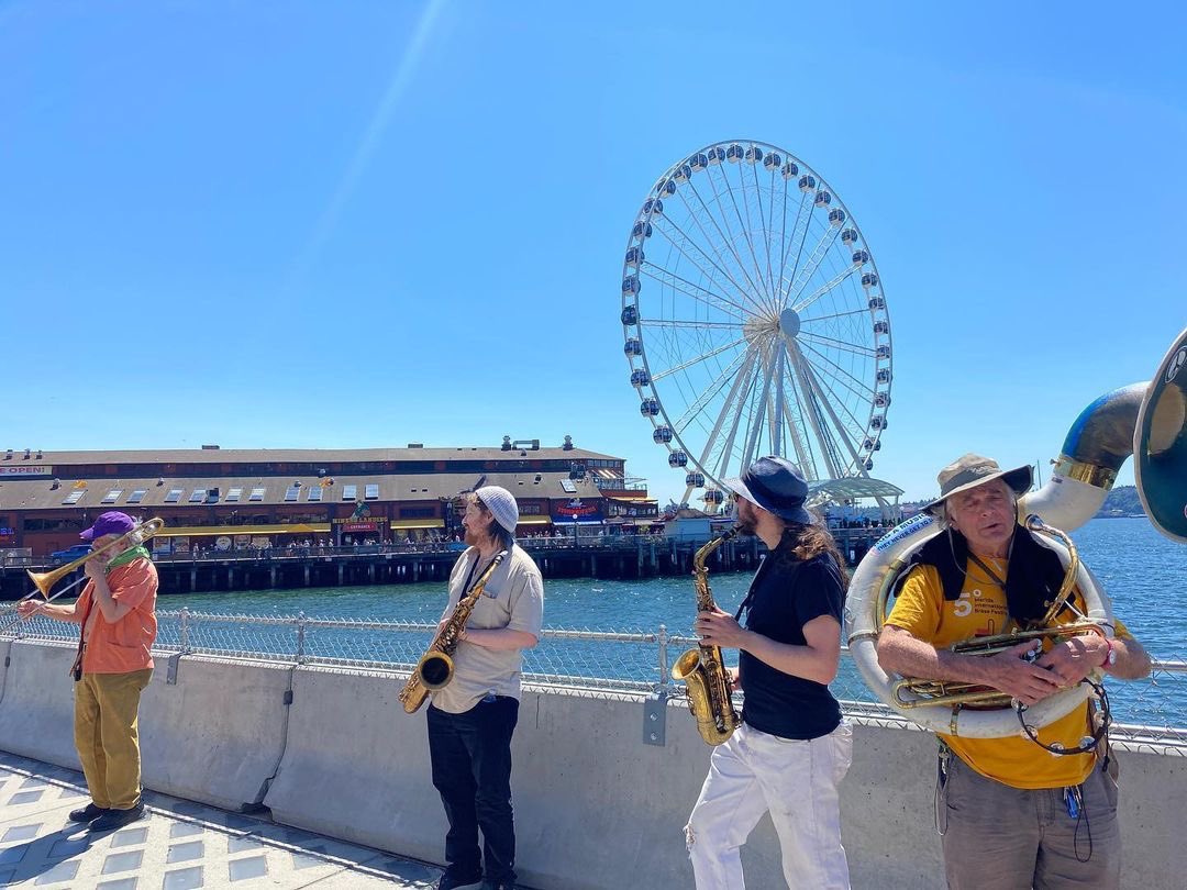 RainierAveRadio's tweet photo. Some great #makemusicdayseattle moments at the @SeattleWaterfnt!

@makemusicday #makemusicday2021 #summersolstice #livestream on https://t.co/Yrz7Kg1N5z &amp; @makemusicsea 

Thx @friendsWFS @seaurbanleague @kcpubhealth @EarshotJazz @shunpikearts @DGTLbeats @KZmusicMedia https://t.co/2m5K2fQU90