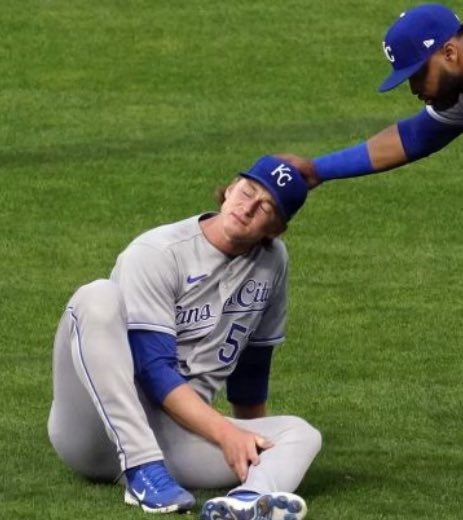 Royals pitcher Brady Singer proposes to girlfriend in the rain