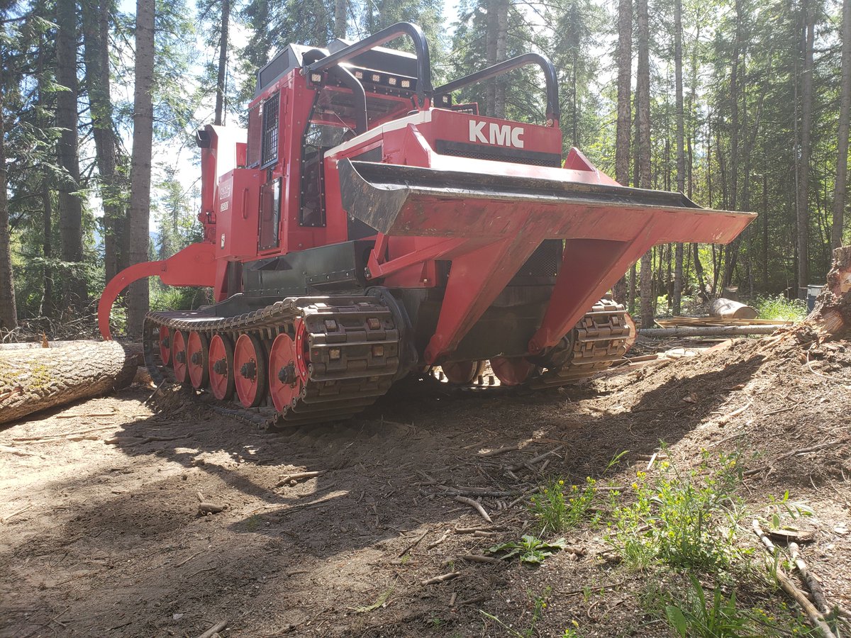 kootrac's tweet photo. KMC 2500 #kmckootrac #canadianlogging #skidder #logging #Livetrack #diesel #highspeed #forestry #steeltrack #lowgroundpressure #wet #steepslope #offroad #timberharvesting #allweather #cummins #skidgen #BritishColumbia https://t.co/UmVT3BWh3N