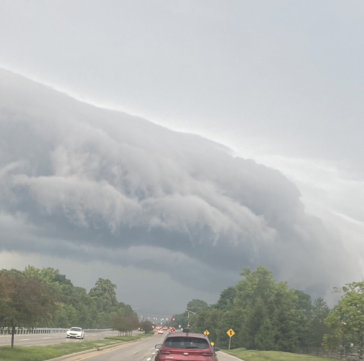 Nicolerx's tweet photo. Strange clouds over Anderson Township @WeathermanCam_ https://t.co/ctUgoiUiTz