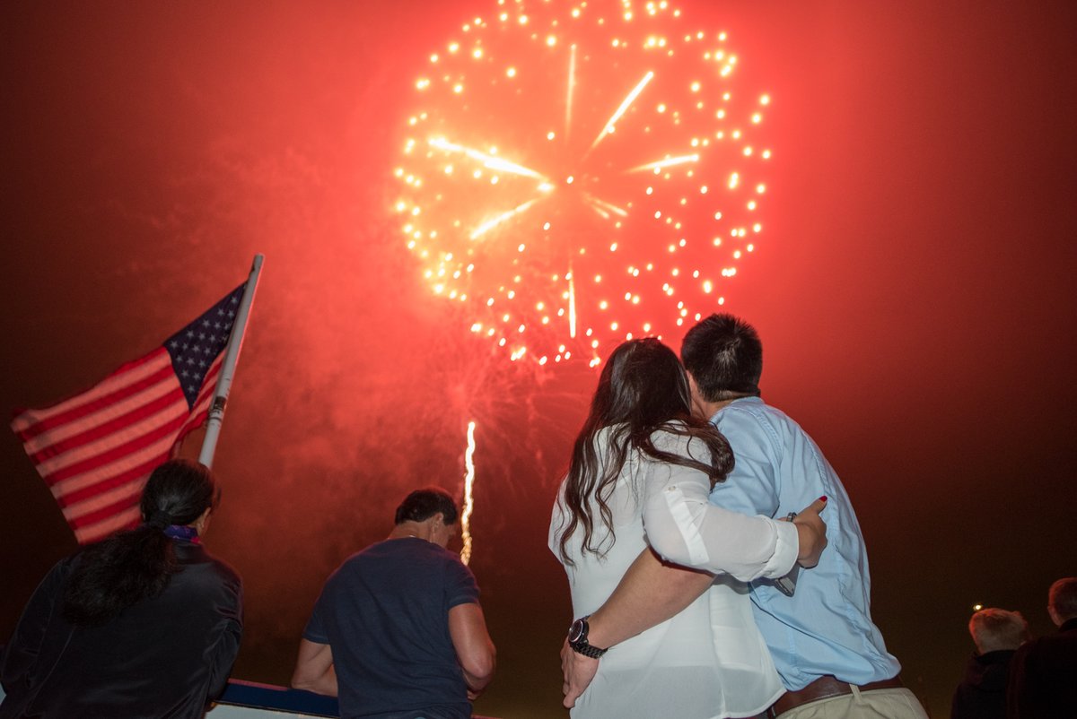 Check out a beautiful display of #fireworks  this 4th of July weekend with Marina Del Rey Check out a beautiful display of #fireworks  this 4th of July weekend with Marina Del Rey from 12 pm - 9 pm 🇺🇸#independenceday
Information on closures and fireworks: visitmarinadelrey.com/events/july-4-…