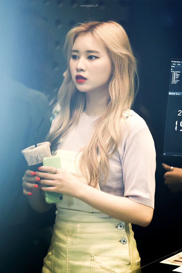 these overalls 🥺 #wekimeki #elly #엘리 #위키미키