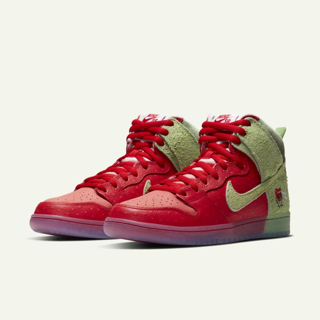 SoleRetriever's tweet image. OFFICIAL IMAGES: Nike SB Dunk High “Strawberry Cough”